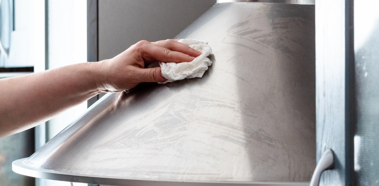 cleaning stainless steel using baking soda